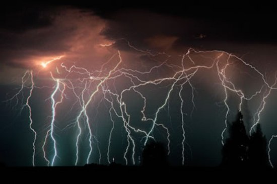 [تصویر:  LightningStrikes.jpg]